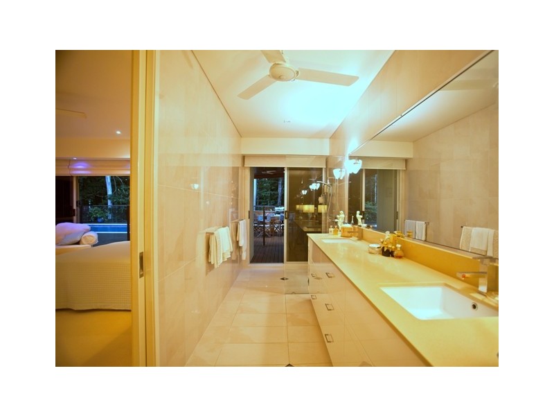 1 Argentea Boulevard, Palm Cove QLD 4879