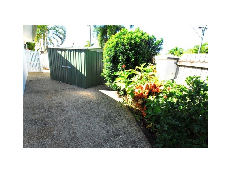 4 Whale Close, Kewarra Beach QLD 4879