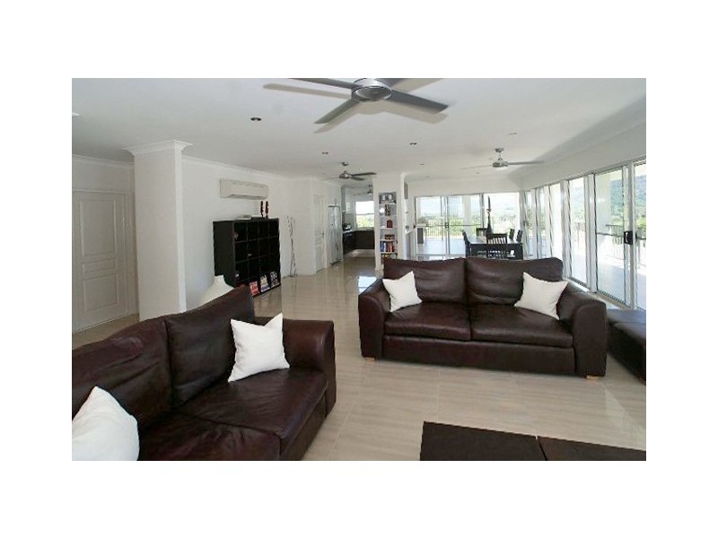 8 Wirrega Close, Caravonica QLD 4878