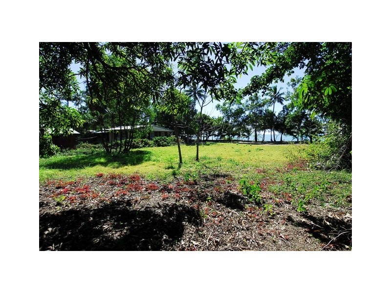 95-99 Upolu Esplanade, Clifton Beach QLD 4879