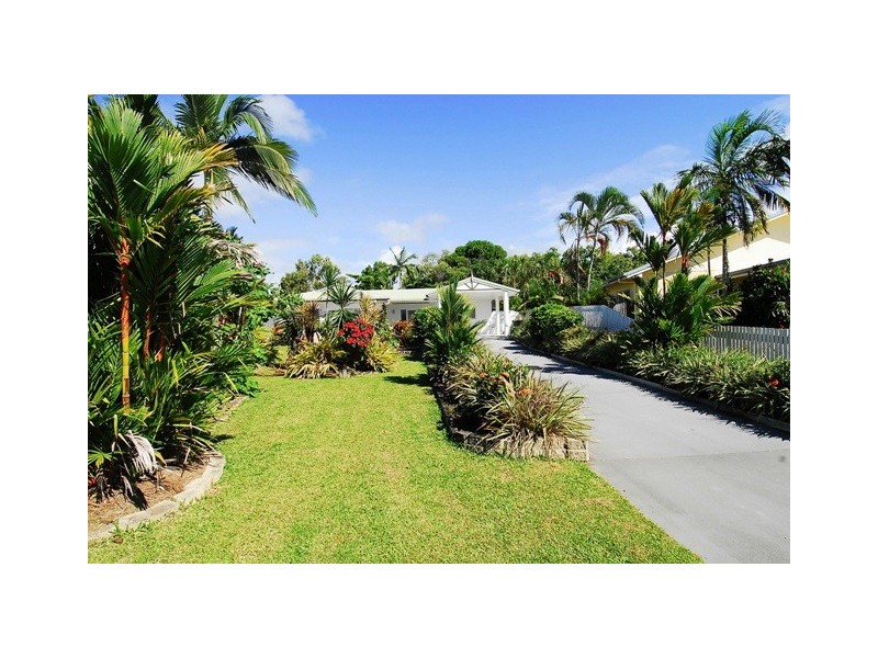 4 Whale Close, Kewarra Beach QLD 4879