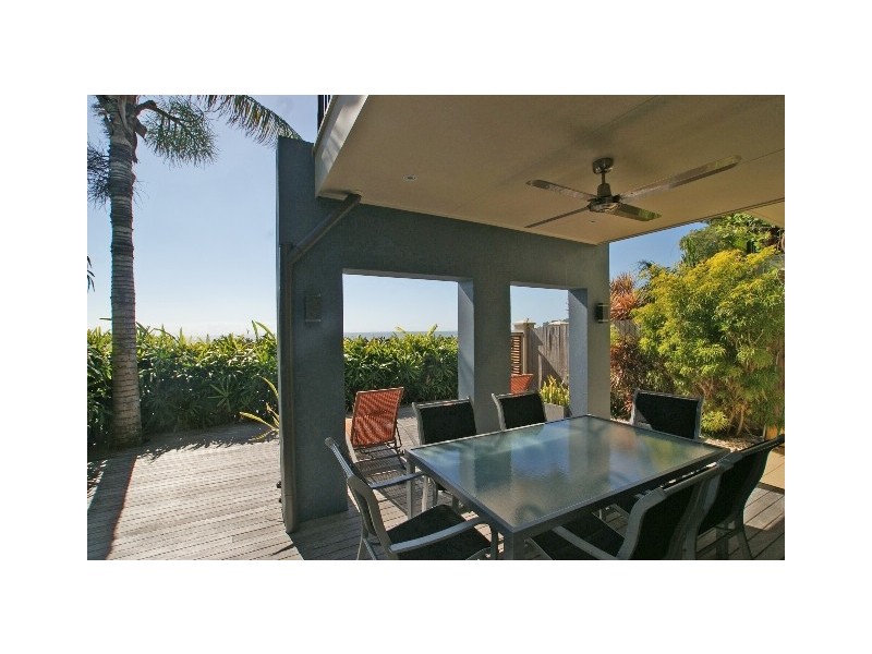 5 Arlington Esplanade, Clifton Beach QLD 4879