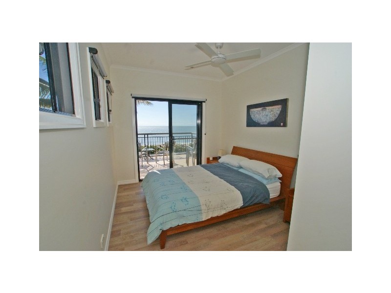 5 Arlington Esplanade, Clifton Beach QLD 4879