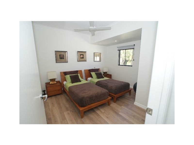 5 Arlington Esplanade, Clifton Beach QLD 4879