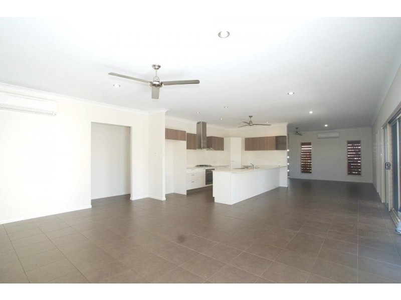 10 Icefire Quay, Trinity Park QLD 4879