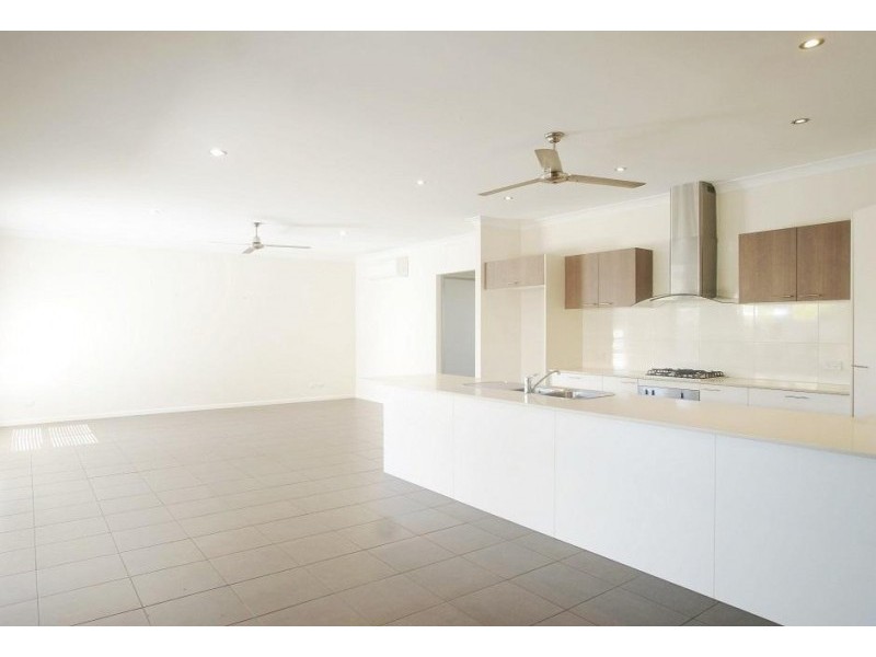 10 Icefire Quay, Trinity Park QLD 4879