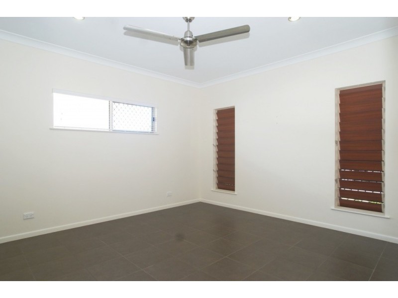 10 Icefire Quay, Trinity Park QLD 4879