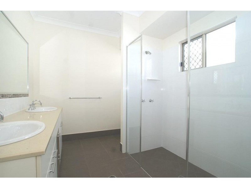 10 Icefire Quay, Trinity Park QLD 4879