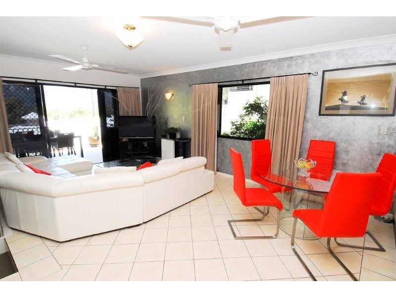 12/106 Moore Street, Trinity Beach QLD 4879