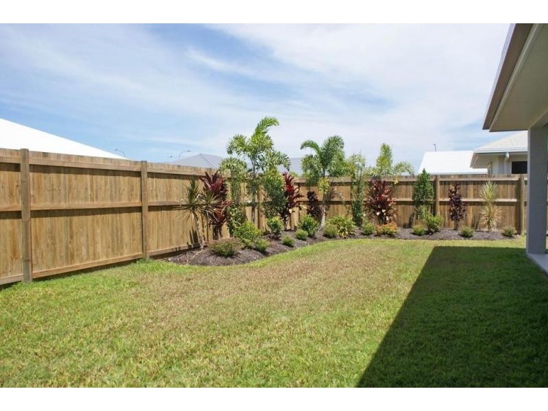 8 Ewan Glen, Trinity Park QLD 4879