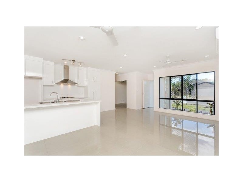 10 Kingsborough Pass, Trinity Park QLD 4879