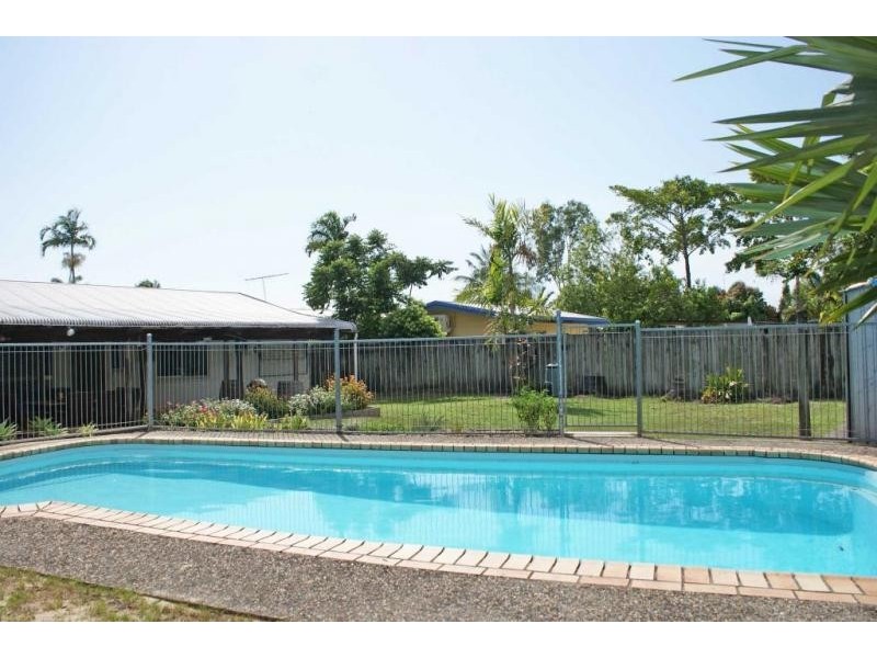 9 Kimberley St, Trinity Park QLD 4879