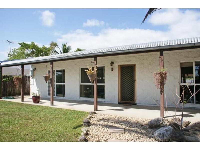9 Kimberley St, Trinity Park QLD 4879