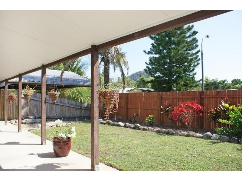 9 Kimberley St, Trinity Park QLD 4879