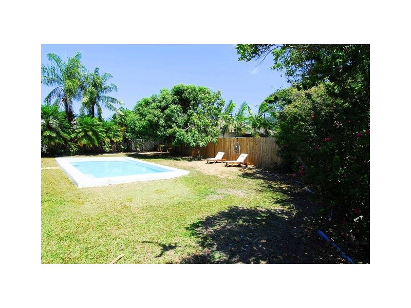 4 Parkinson Avenue, Kewarra Beach QLD 4879