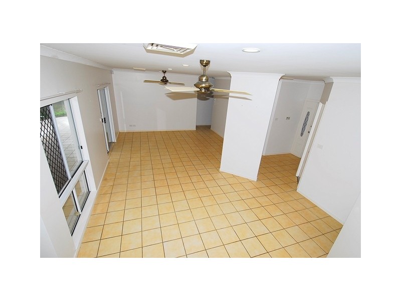 4 Parkinson Avenue, Kewarra Beach QLD 4879