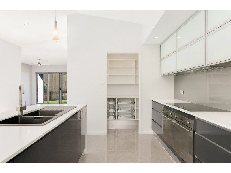 37 Catamaran Circuit, Trinity Beach QLD 4879