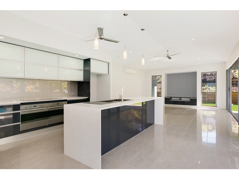 37 Catamaran Circuit, Trinity Beach QLD 4879