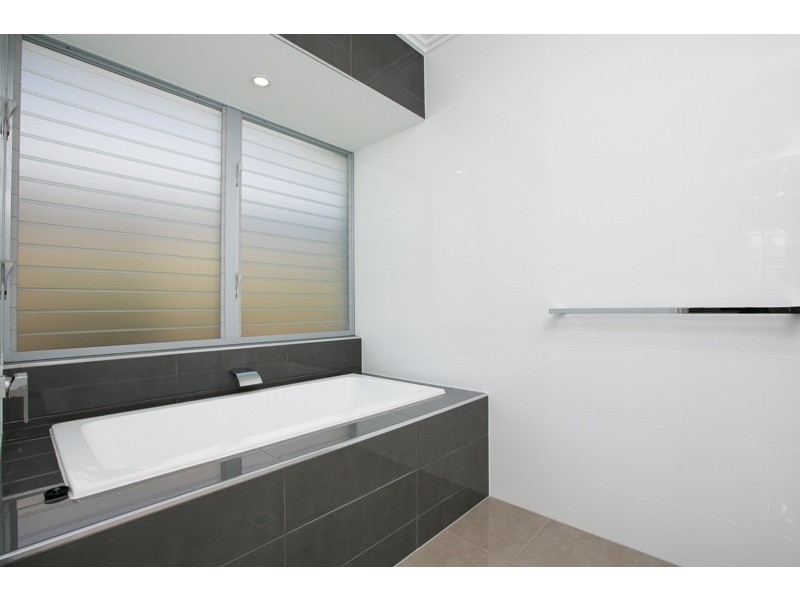 37 Catamaran Circuit, Trinity Beach QLD 4879