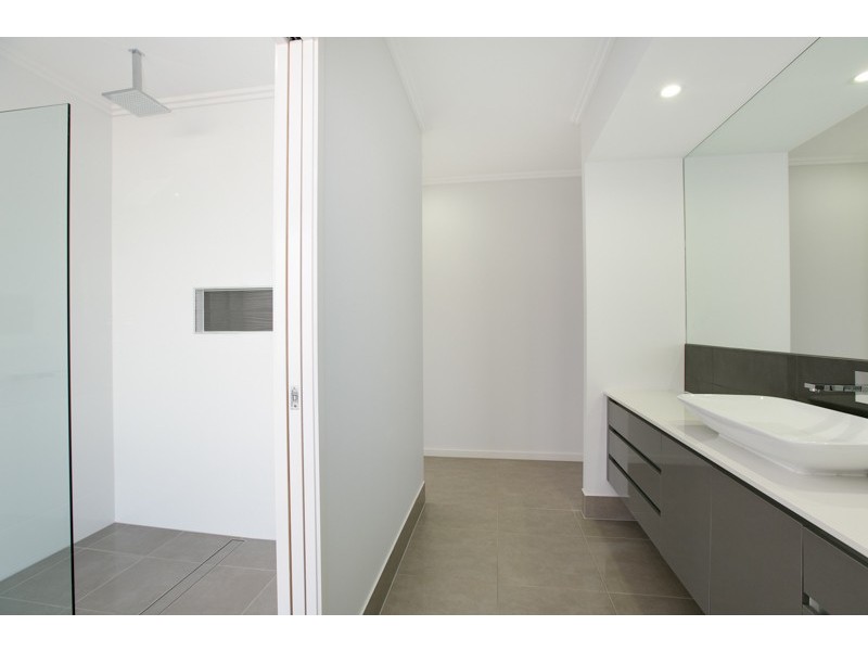 37 Catamaran Circuit, Trinity Beach QLD 4879