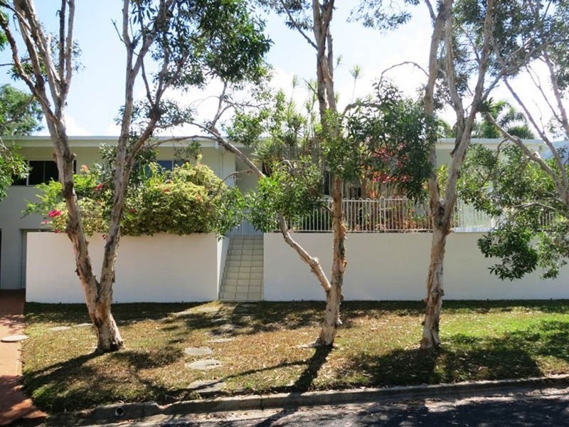 30 Thais St, Palm Cove QLD 4879