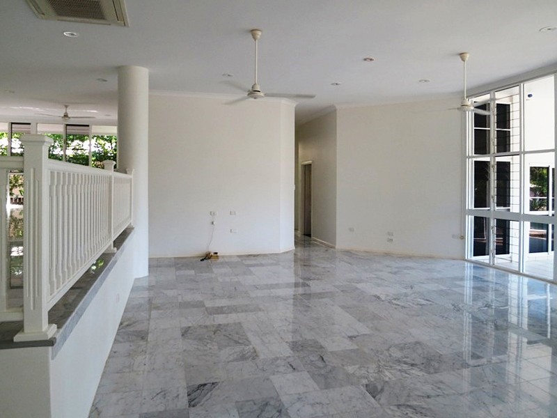 30 Thais St, Palm Cove QLD 4879