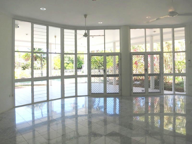 30 Thais St, Palm Cove QLD 4879