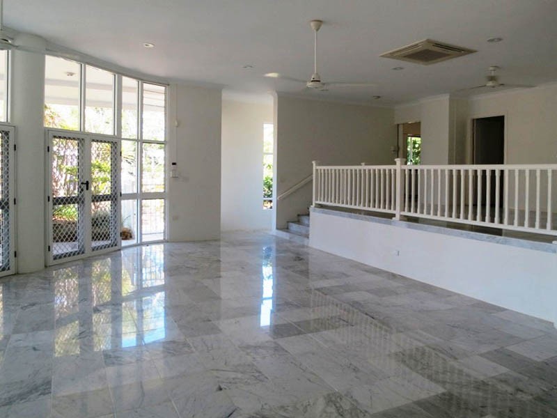 30 Thais St, Palm Cove QLD 4879