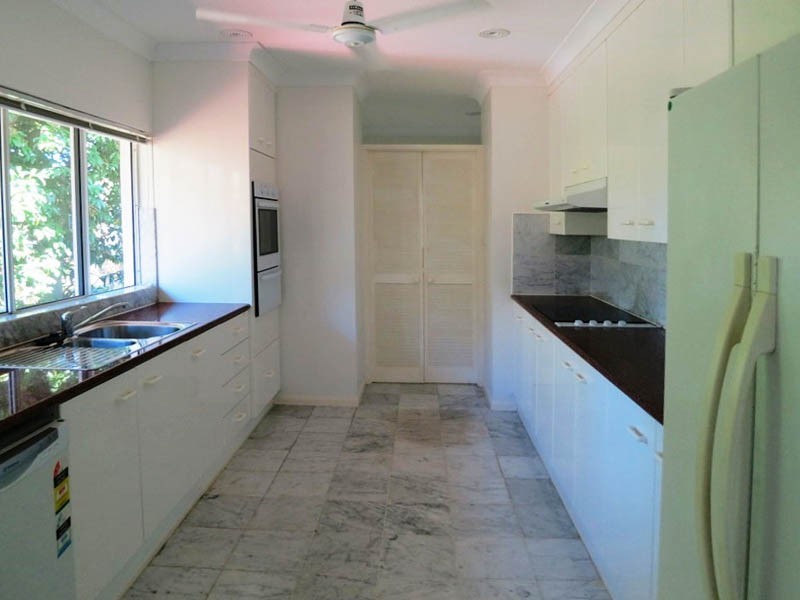 30 Thais St, Palm Cove QLD 4879