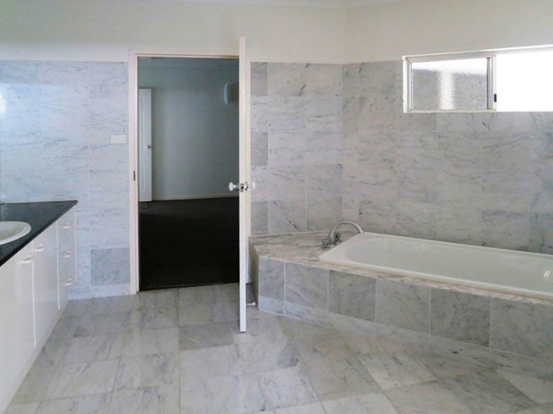 30 Thais St, Palm Cove QLD 4879