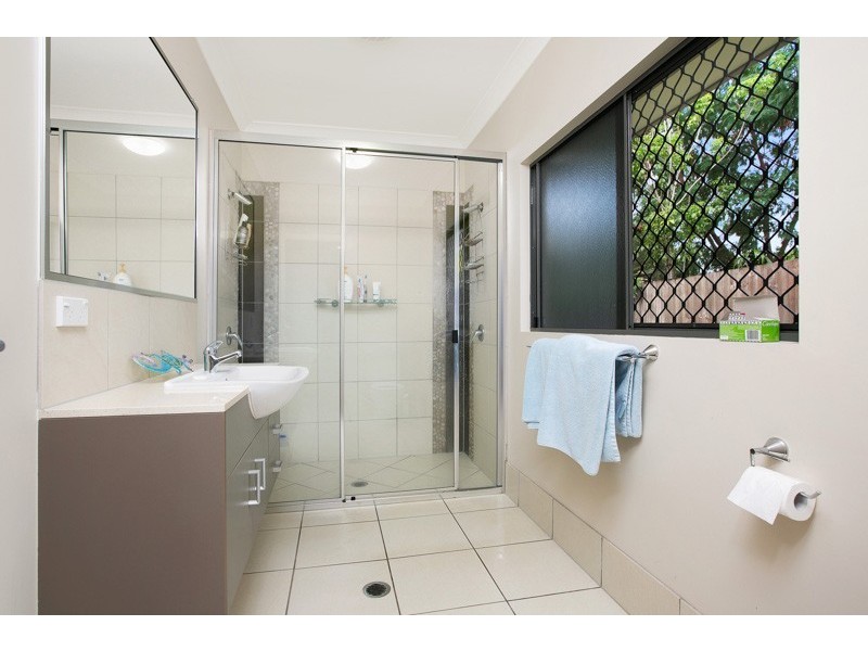 6 Savaii Close, Palm Cove QLD 4879