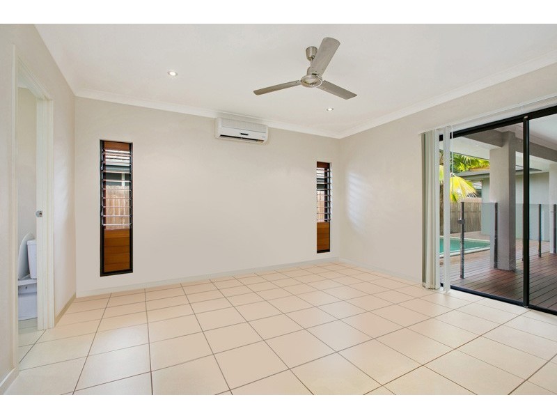 6 Savaii Close, Palm Cove QLD 4879