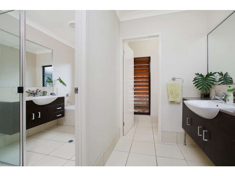 6 Savaii Close, Palm Cove QLD 4879