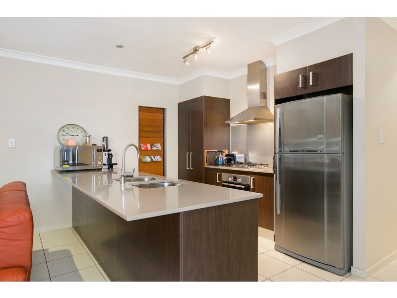 6 Savaii Close, Palm Cove QLD 4879