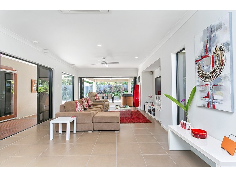 4 Saunders Crt, Clifton Beach QLD 4879