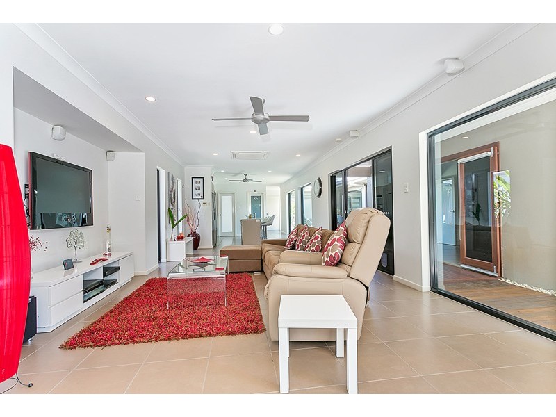4 Saunders Crt, Clifton Beach QLD 4879