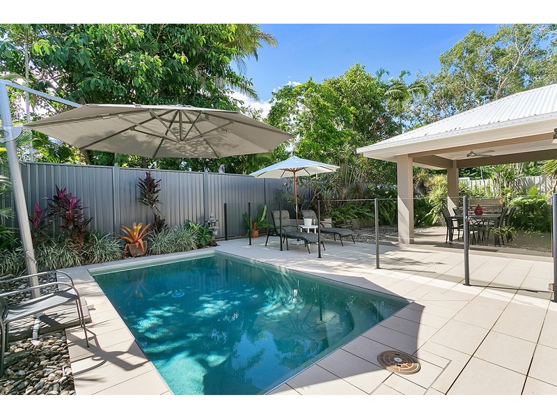 4 Saunders Crt, Clifton Beach QLD 4879