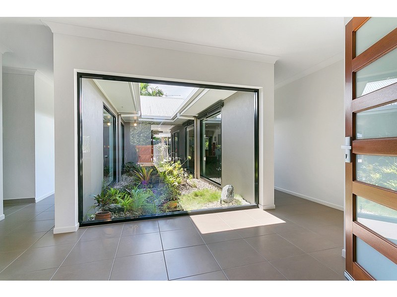 4 Saunders Crt, Clifton Beach QLD 4879