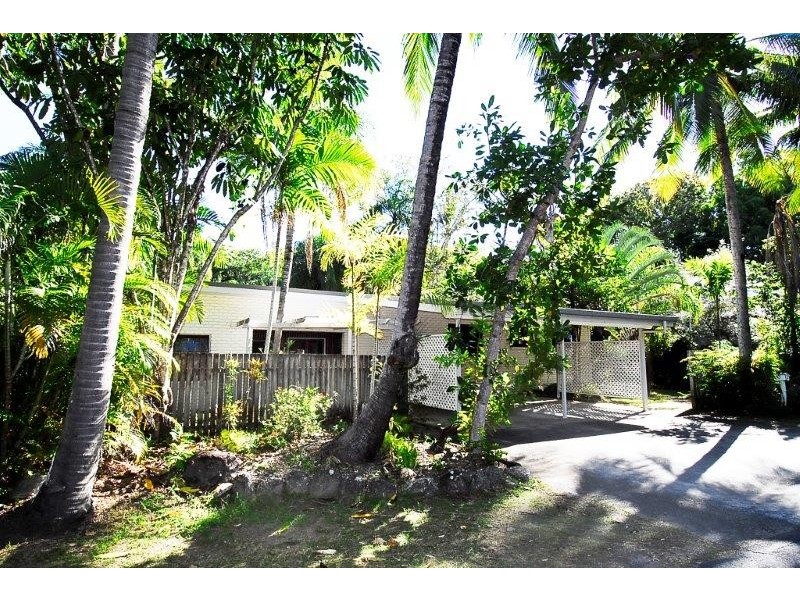 15-17 Upolu Esplanade, Clifton Beach QLD 4879