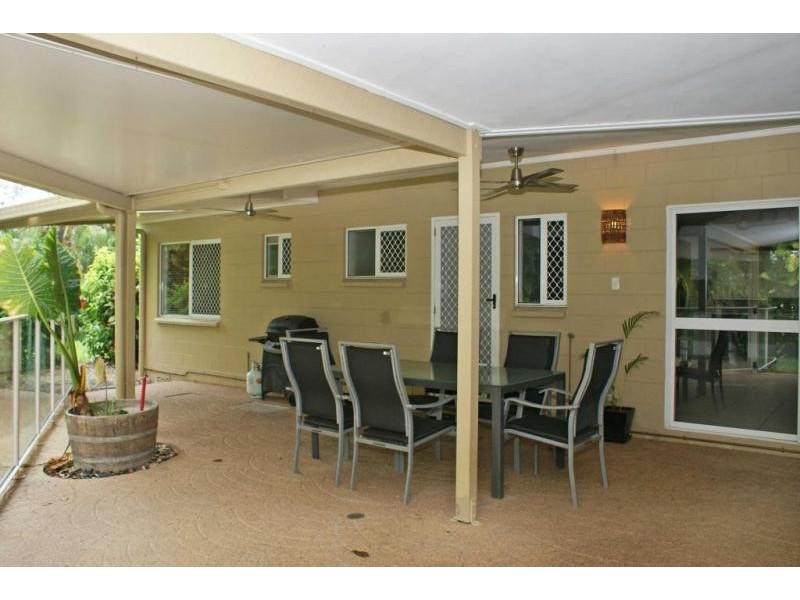 4 Bligh St, Palm Cove QLD 4879