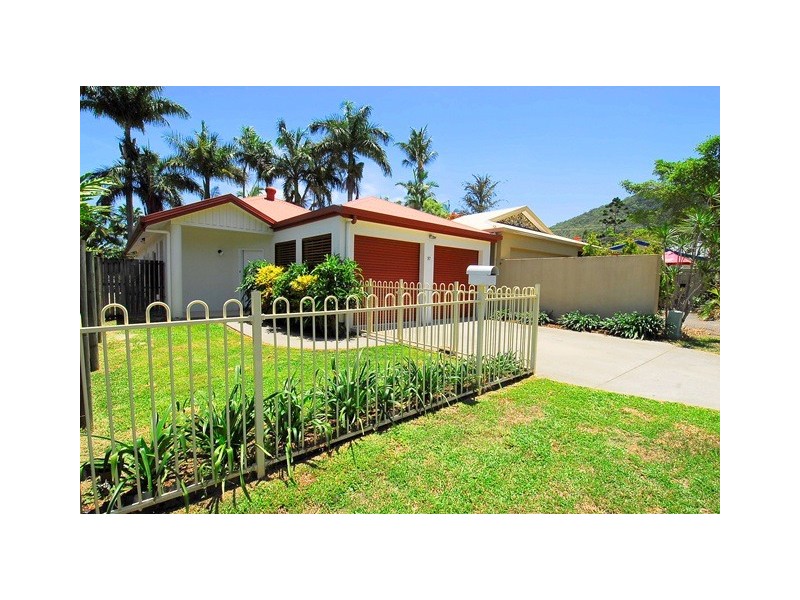 97 Cedar Road, Palm Cove QLD 4879