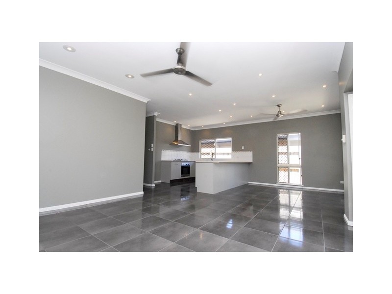 97 Cedar Road, Palm Cove QLD 4879