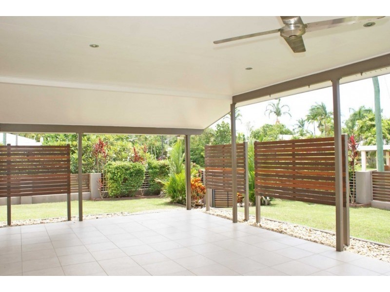 1 Escape Close, Clifton Beach QLD 4879