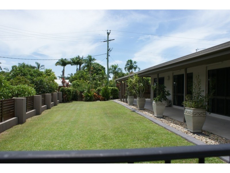 1 Escape Close, Clifton Beach QLD 4879