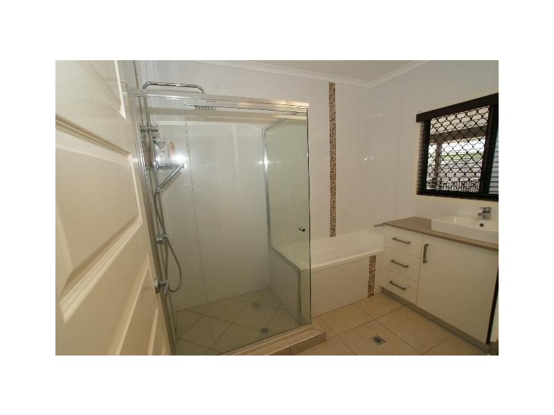 1 Escape Close, Clifton Beach QLD 4879