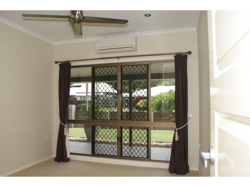1 Escape Close, Clifton Beach QLD 4879