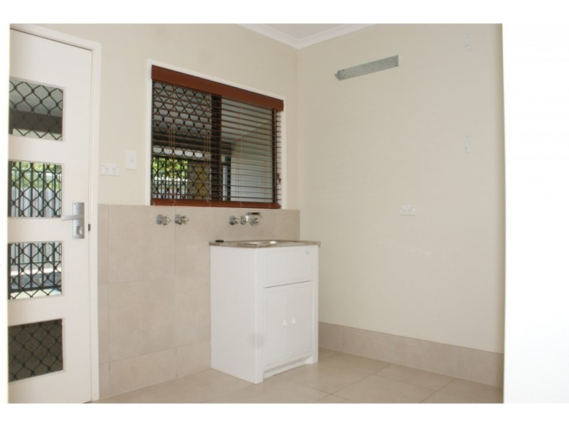 1 Escape Close, Clifton Beach QLD 4879