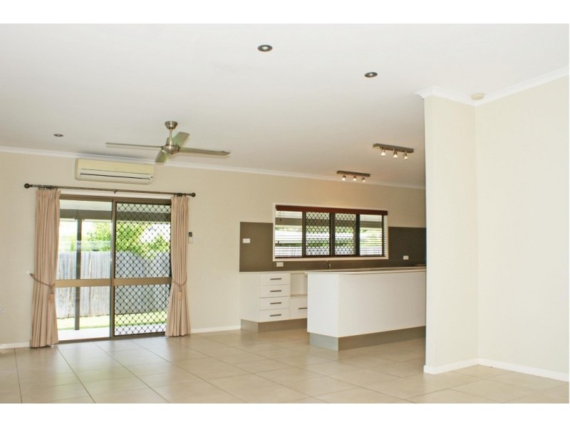 1 Escape Close, Clifton Beach QLD 4879
