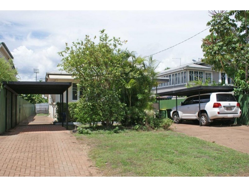 235 Lyons St, Westcourt QLD 4870