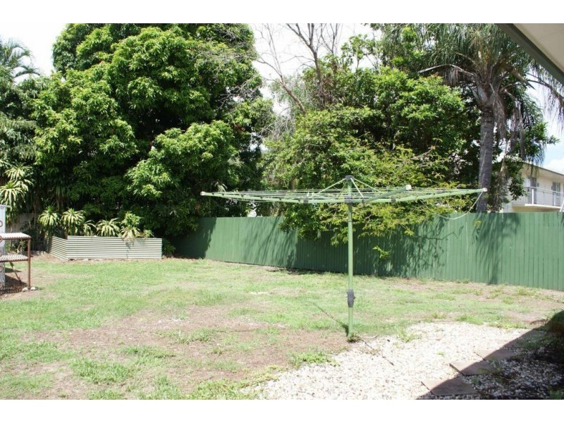 235 Lyons St, Westcourt QLD 4870